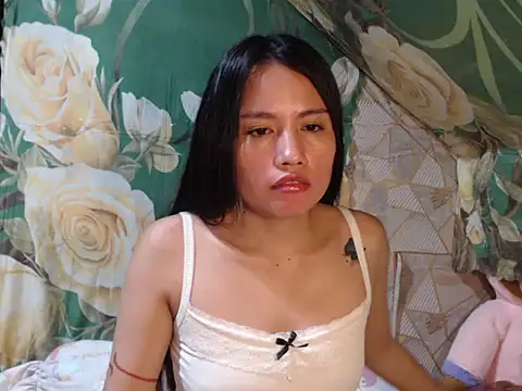 UrKitty lover18 online show from May 18, 11:21 pm