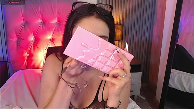 Bonnali lune online show from November 20, 10:09 pm