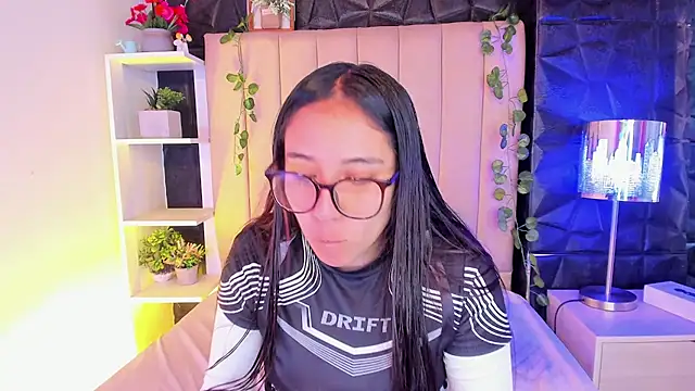 Bonnali lune online show from February 7, 7:39 pm