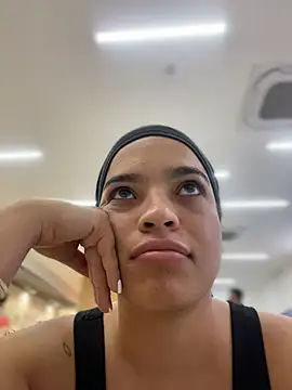 Snapshot of JuanitaMore01 chatting on February 7, 6:33 pm JuanitaMore01 online show from February 7, 6:33 pm