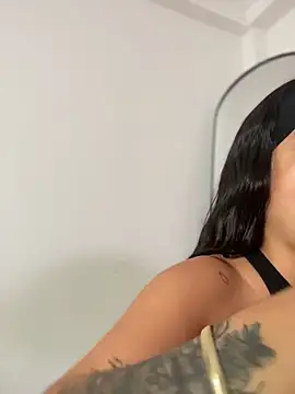 Snapshot of JuanitaMore01 chatting on February 13, 9:33 pm JuanitaMore01 online show from February 13, 9:33 pm