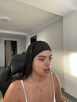 JuanitaMore01 online show from April 2, 10:07 pm