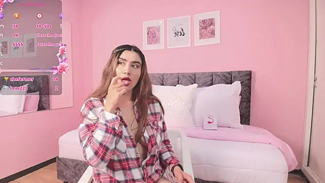 Snapshot of maddie_beauty chatting on October 18, 11:44 am maddie beauty online show from October 18, 11:44 am