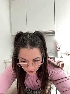 Snapshot of liloush__ chatting on May 17, 1:51 pm liloush online show from May 17, 1:51 pm