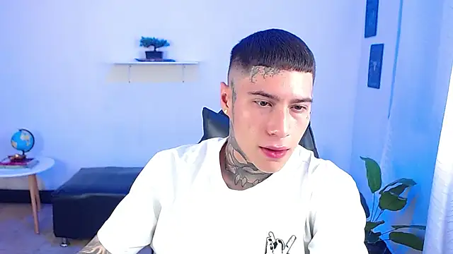 Snapshot of setthomas chatting on April 28, 8:58 pm setthomas online show from April 28, 8:58 pm