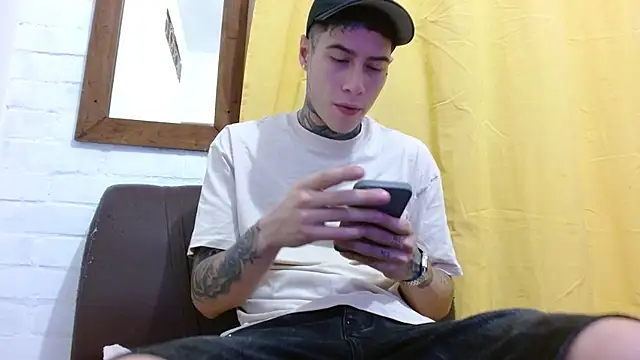 Snapshot of setthomas chatting on July 14, 11:54 pm setthomas online show from July 14, 11:54 pm