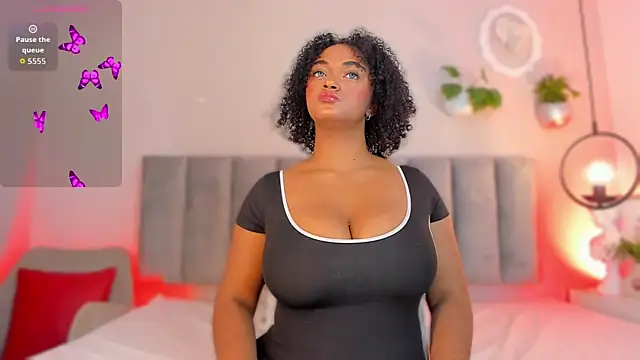 Snapshot of Tina_curly chatting on June 30, 8:54 pm Tina curly online show from June 30, 8:54 pm