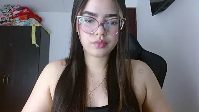 Valentina2390 online show from April 6, 11:16 pm