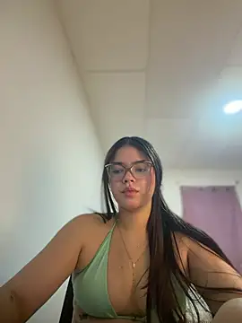 Snapshot of Valentina2390 chatting on July 18, 3:00 am Valentina2390 online show from July 18, 3:00 am