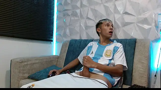 Snapshot of Isaac_tan chatting on September 8, 11:04 pm Isaac tan online show from September 8, 11:04 pm