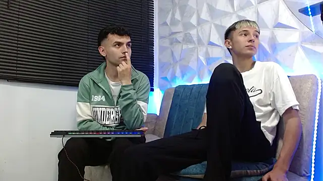 Snapshot of Isaac_tan chatting on October 13, 3:06 am Isaac tan online show from October 13, 3:06 am