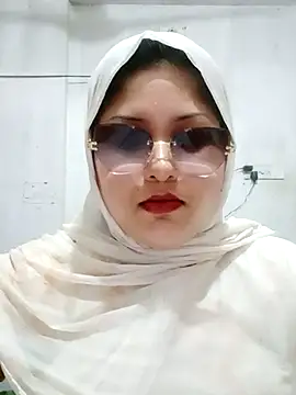 Snapshot of Nusrat-N chatting on June 14, 2:24 am Nusrat-N online show from June 14, 2:24 am