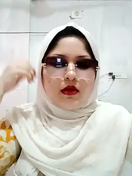 Snapshot of Nusrat-N chatting on June 16, 7:11 am Nusrat-N online show from June 16, 7:11 am