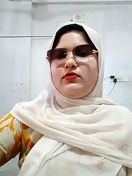 Snapshot of Nusrat-N chatting on July 4, 3:45 am Nusrat-N online show from July 4, 3:45 am