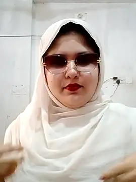 Snapshot of Nusrat-N chatting on July 6, 3:36 am Nusrat-N online show from July 6, 3:36 am