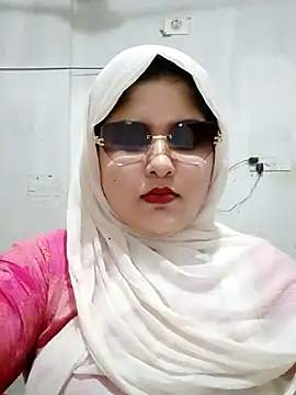 Snapshot of Nusrat-N chatting on July 9, 3:32 am Nusrat-N online show from July 9, 3:32 am