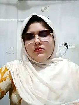Snapshot of Nusrat-N chatting on July 11, 3:42 am Nusrat-N online show from July 11, 3:42 am