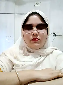 Snapshot of Nusrat-N chatting on July 14, 2:05 am Nusrat-N online show from July 14, 2:05 am