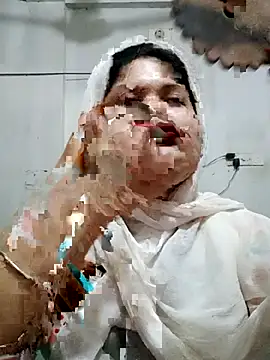 Snapshot of Nusrat-N chatting on July 20, 2:52 pm Nusrat-N online show from July 20, 2:52 pm