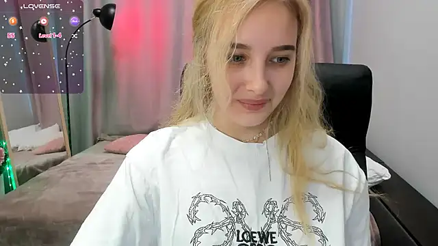 TaisiaHot online show from April 14, 8:20 am