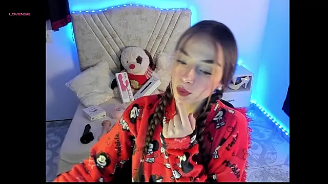 Snapshot of Mia_Victoria22 chatting on May 15, 2:40 am Mia Victoria22 online show from May 15, 2:40 am