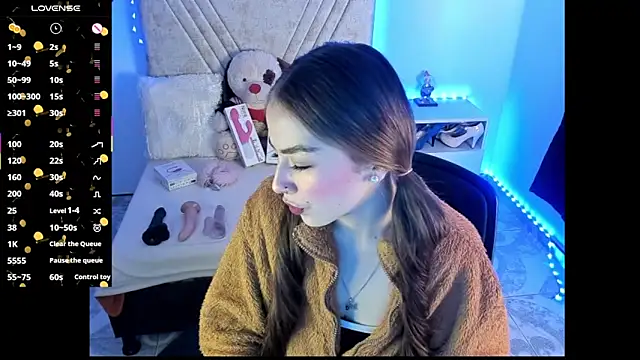 Snapshot of Mia_Victoria22 chatting on June 2, 2:08 pm Mia Victoria22 online show from June 2, 2:08 pm