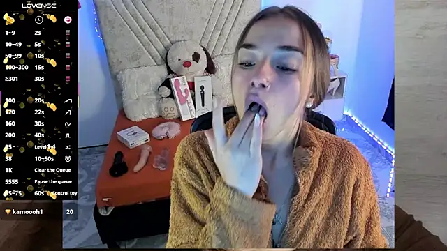 Snapshot of Mia_Victoria22 chatting on July 2, 8:04 pm Mia Victoria22 online show from July 2, 8:04 pm