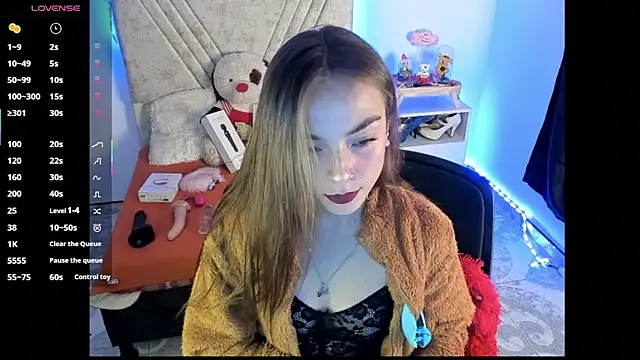 Snapshot of Mia_Victoria22 chatting on July 14, 12:35 am Mia Victoria22 online show from July 14, 12:35 am
