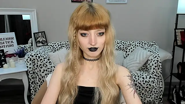 MistyMarlo online show from April 21, 1:42 am