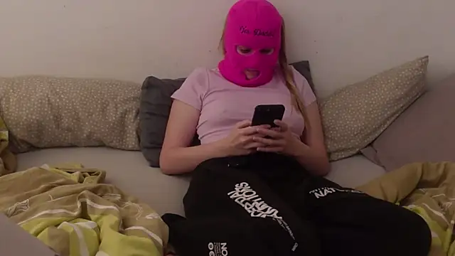 Snapshot of Dollfucker18cm chatting on November 15, 10:04 pm Dollfucker18cm online show from November 15, 10:04 pm