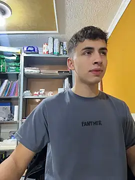 Snapshot of AdrianRinaldi chatting on April 25, 2:03 pm AdrianRinaldi online show from April 25, 2:03 pm