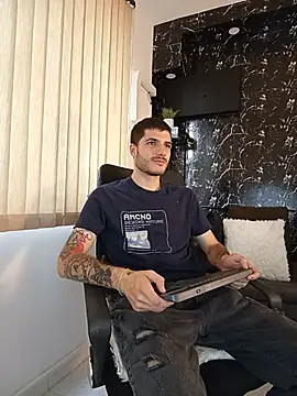 Snapshot of Rafael_Mendezz chatting on July 6, 8:22 pm Rafael Mendezz online show from July 6, 8:22 pm