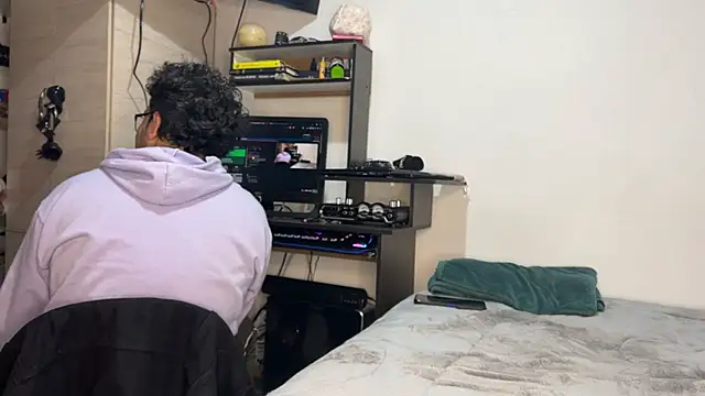 Snapshot of Conor_Taylor chatting on September 20, 3:46 pm Conor Taylor online show from September 20, 3:46 pm