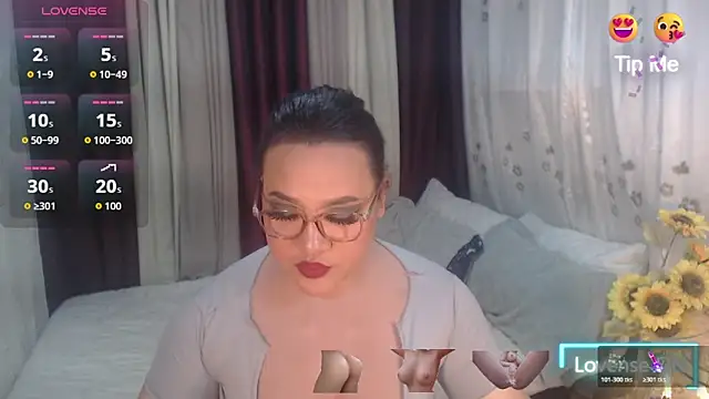 Hotcum ella online show from February 16, 12:40 am