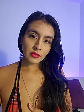 AliishaPss online show from November 18, 6:45 pm