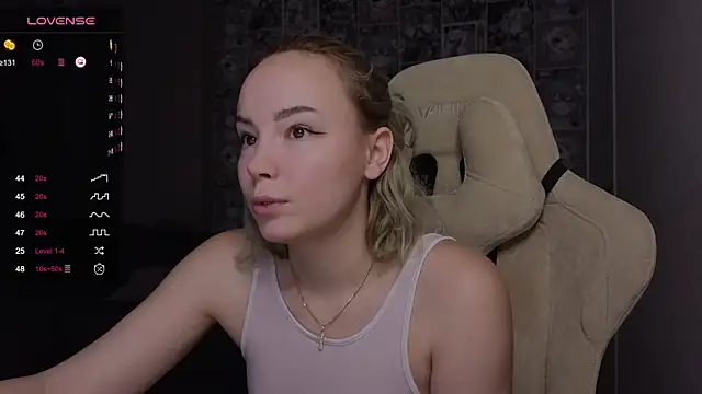 CutieGoose online show from October 15, 8:36 am