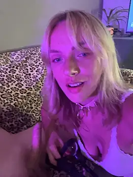 Snapshot of Sienna_Solex chatting on September 13, 2:17 pm Sienna Solex online show from September 13, 2:17 pm