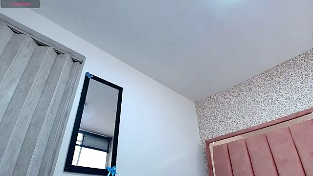 Hanna Lee   online show from April 17, 8:01 pm