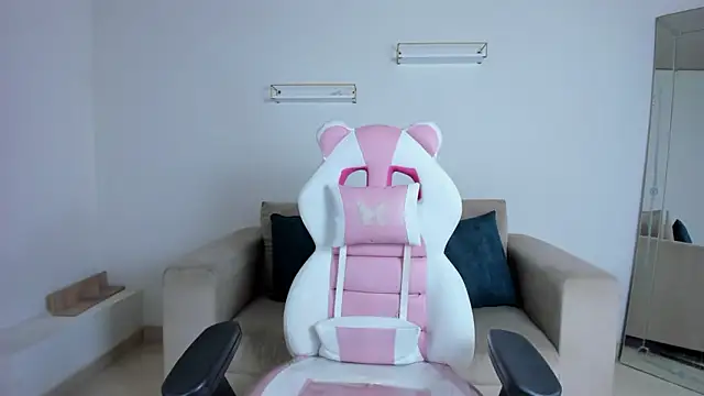 april smiith online show from February 13, 12:23 pm