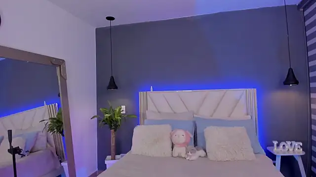 NaishaFord 1 online show from April 10, 6:29 am