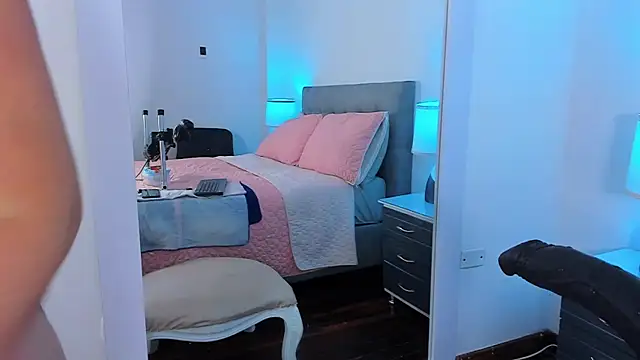 AdeleJhones online show from February 17, 12:45 pm