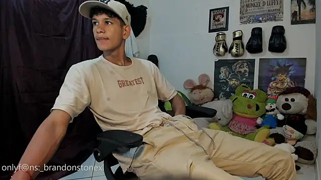 Snapshot of brandonstonexl chatting on February 19, 12:39 am brandonstonexl online show from February 19, 12:39 am