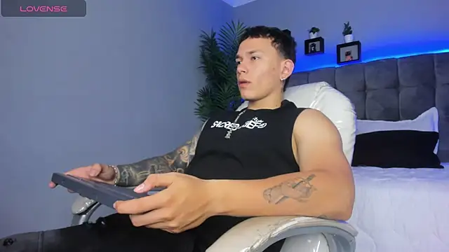 Thomas moon online show from April 4, 1:41 pm