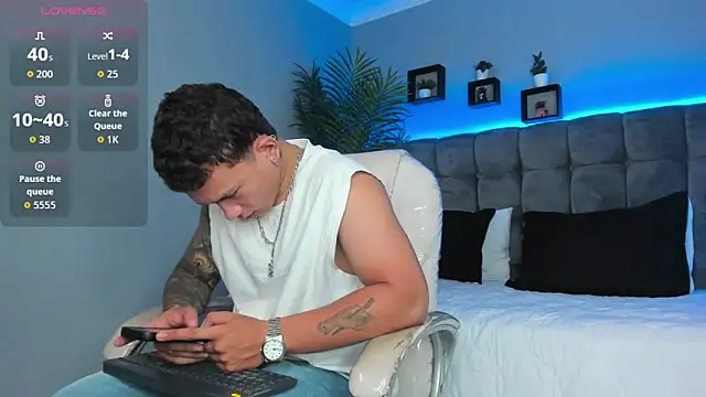 Thomas moon online show from April 11, 1:48 pm