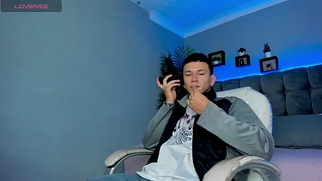 Thomas moon online show from April 16, 2:29 pm