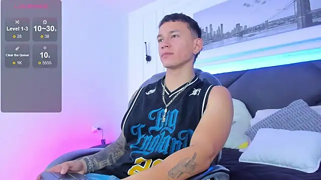 Snapshot of Thomas_moon chatting on May 15, 1:51 pm Thomas moon online show from May 15, 1:51 pm