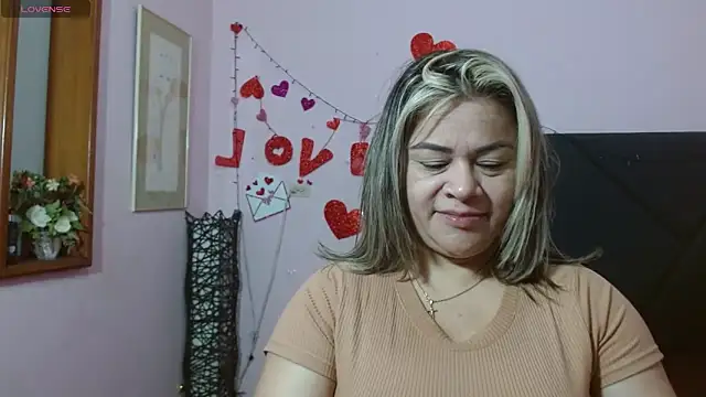 Snapshot of pamela_echeverria chatting on June 6, 11:48 am pamela echeverria online show from June 6, 11:48 am