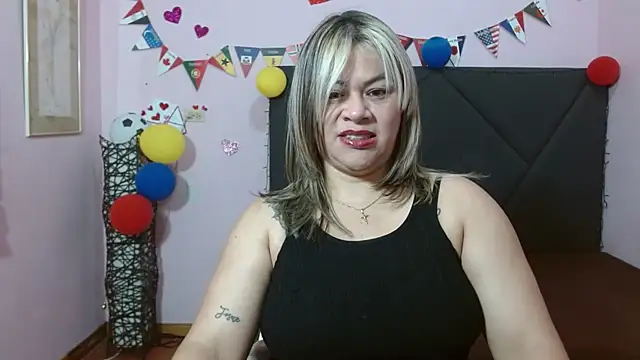 Snapshot of pamela_echeverria chatting on June 22, 11:18 am pamela echeverria online show from June 22, 11:18 am