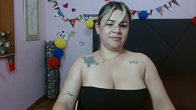 Snapshot of pamela_echeverria chatting on July 6, 11:18 am pamela echeverria online show from July 6, 11:18 am