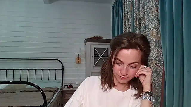 Snapshot of Niravyn_ chatting on October 9, 8:34 am Niravyn online show from October 9, 8:34 am